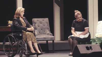 [audiencia riendo] - The Confession Musical