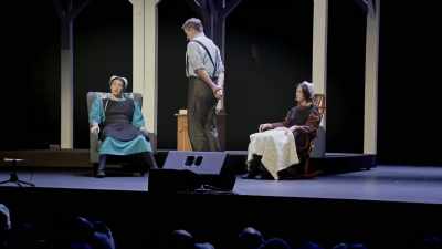[audiencia riendo] - The Confession Musical