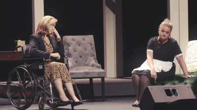 [audiencia riendo] - The Confession Musical