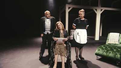 [audiencia riendo] - The Confession Musical
