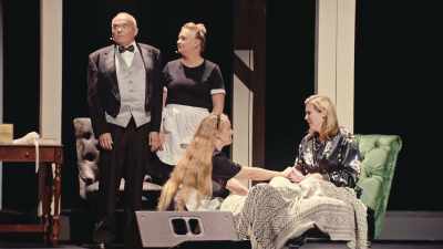 [audiencia riendo] - The Confession Musical