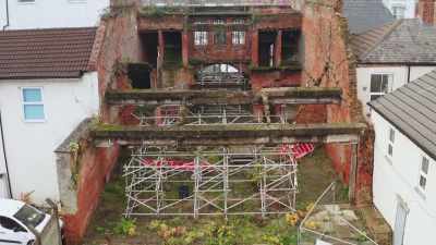 [Auerbach] This building
is in really bad shape, - Mysteries of the Abandoned