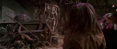 - Aughra, you're alive.
- No time. - The Dark Crystal