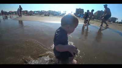 Augusto was just jumping
on his bottom, as usual. - Babies