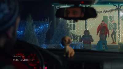 - Aunt Annie! You're here!
- The conquering hero returns! - The Dog Days of Christmas