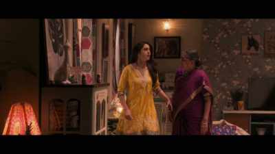 Aunty, that Purab's standing
outside the house and threatening me. - Simmba