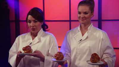AURORA:
Team Remo, you have consistently
impressed us in this contest. - Christmas Cupcakes