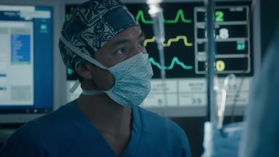 AUSTIN: Chu, angle the
head down 15 degrees. - The Resident