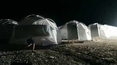 AUSTIN: People are
carrying mattresses. - Fyre Fraud