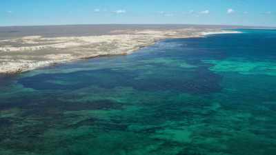 Australia is not only fringed
by rich reefs - Seven Worlds, One Planet
