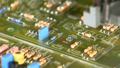 AUTOMATED MACHINES
INSERT THE SMALLER COMPONENTS. - How It's Made