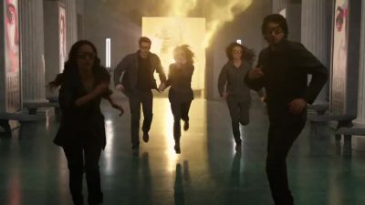 - Ava, where are you at?
- Pulling up now. - DC's Legends of Tomorrow