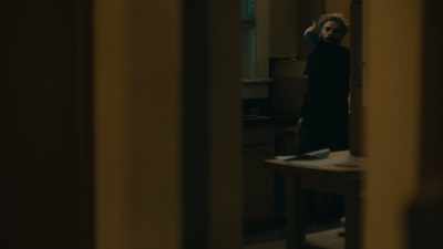 (AVA SPEAKING INDISTINCTLY ON PHONE) - Scenes from a Marriage