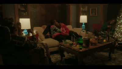 Aw, look at the two lovebirds. - The Chi