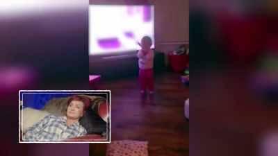 - Aw.
- [man] Lexi! - The Osbournes Want to Believe