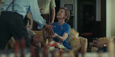 -Aw, thank you.
-Mwah. Hear, hear. - Mrs. America