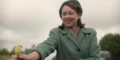 Aw, where's my
marrow flower, Frank? - Elizabeth Is Missing