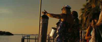 - Awesome, man, awesome.
- Got great shapes and her cargo, - The Beach Bum