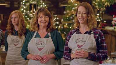 [awkward chuckles] - A Sweet Christmas Romance