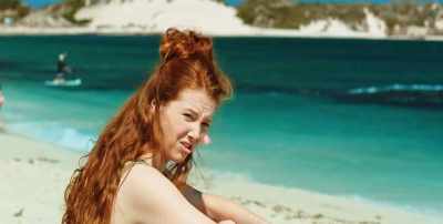 - Aye, but he has a great tan.
- Babe, you're Scottish. - The Naked Wanderer