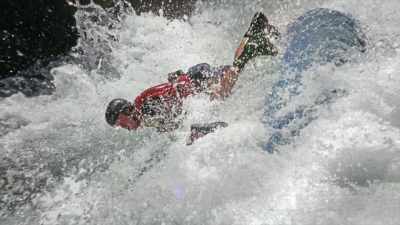 Bọn tôi từ chỗ làm chuyện xấu, - The River Runner