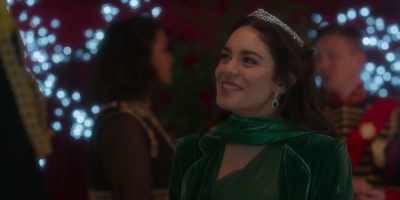 Babe, Batman
and Catwoman aren't a team. - The Princess Switch 3: Romancing the Star