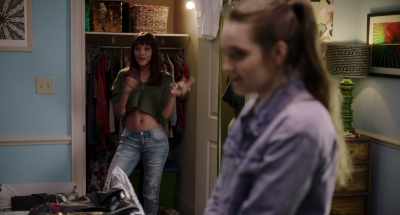 Babe, you gotta go.
I need 10 minutes. - Hell Fest