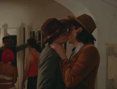 - Babe!
- Hi! - Straight Up