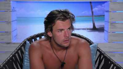 Babe, I'm not with you
for your brain. - Love Island