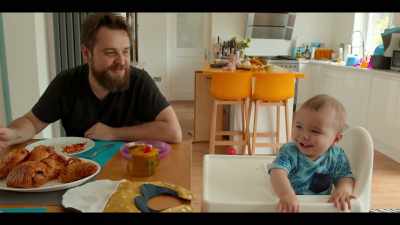 Babies who learn
two languages are lucky - Babies