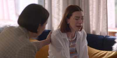 - Baby, what is going on?
- I don't know. - Single Drunk Female