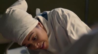 Baby's head is just sitting here. - Call the Midwife