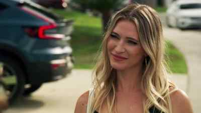- Back in senior year?
- Uh... Yeah, for a... - She's Obsessed With My Husband