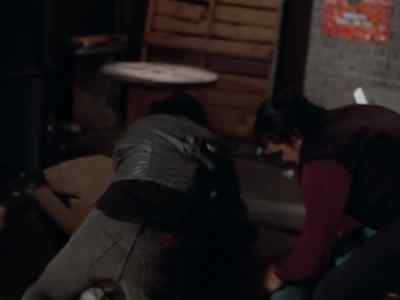 Back off, boys.
Now. - Lois & Clark: The New Adventures of Superman