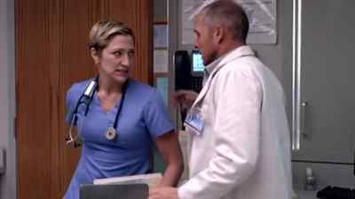 - Back still hurt?
- Yeah, it's not good. - Nurse Jackie
