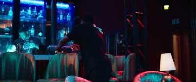 - ♪ Back it up, back
it up, back it up ♪ - All the Queen's Men