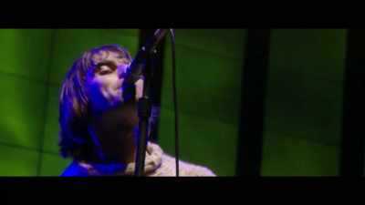 ♪ Backbeat,
The word is on the street - Oasis: Knebworth 1996