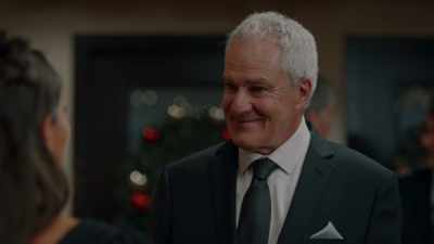 [background chatter, indistinct] - Friends & Family Christmas