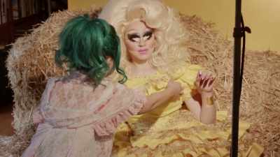 [BACKGROUND CHATTER] - Trixie Mattel: Moving Parts