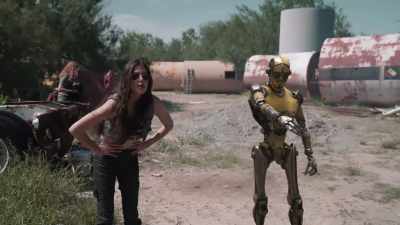 [background noise] [metal clanging] - I Heart Robots