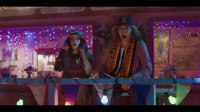 ♪ Bad boy, black magic... ♪ - Crazy Fun Park