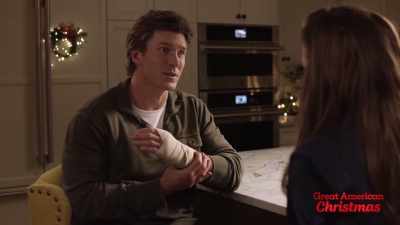 Bad news: sprained wrist - A Dash of Christmas