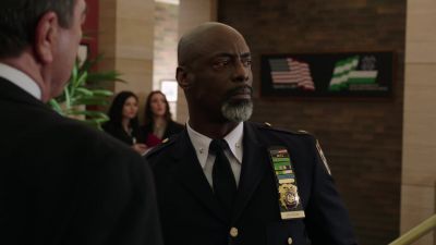 (bagpipes playing) - Blue Bloods