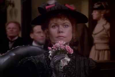 BAILIFF: Hear ye,
hear ye, hear ye. - The Legend of Lizzie Borden