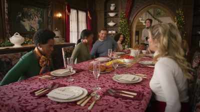 Baked ham time with pineapple,
turkey with fruit stuffing, - The Case of the Christmas Diamond