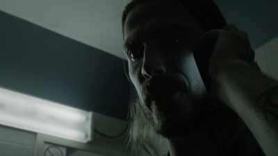 [banging on door]
- chris. - Eyewitness