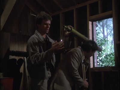 [BANGlNG ON DOOR] - MacGyver