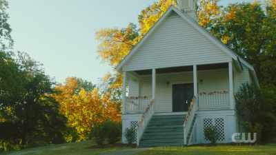 [banjo music] - A Waltons Thanksgiving