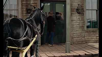 - Bank's closed, son.
- I want to make a deposit. - Johnny Guitar