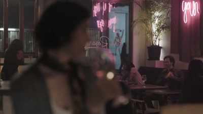 -(bar chatter)
-(soft music playing) - Trackers